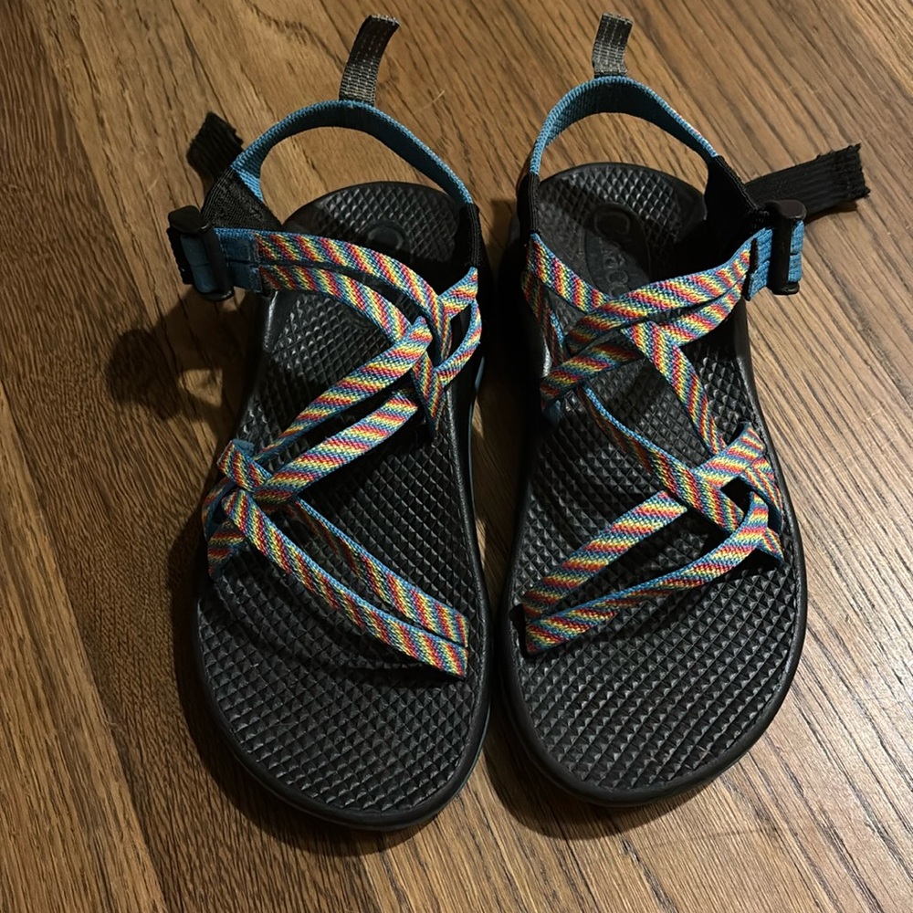 girls rainbow chaco